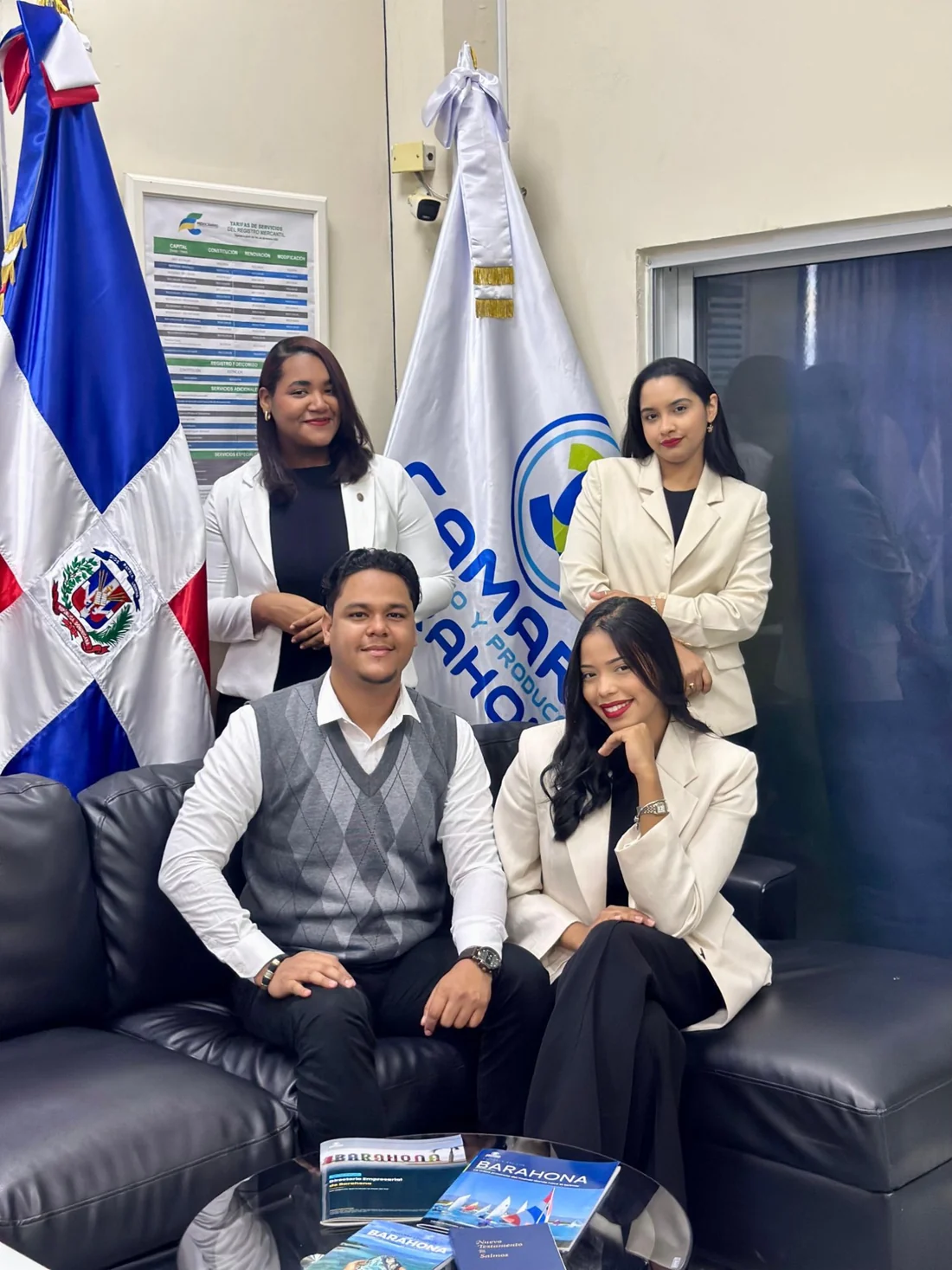 Equipo administrativo de la C&aacute;mara de Comercio y Producci&oacute;n de Barahona en la sede institucional